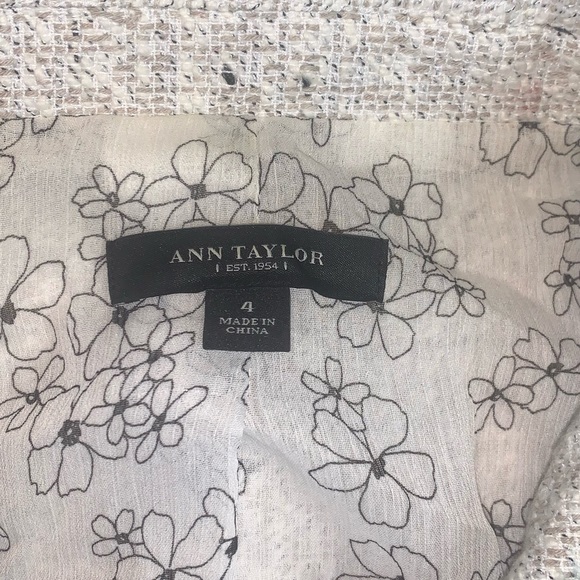 ANN TAYLOR: Cream Tweed Blazer with Fringe Trim - Size 4 - Picture 10 of 12